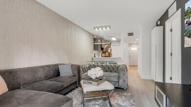 2907 NE 8th Terrace in Wilton Manors, FL - Building Photo - Building Photo