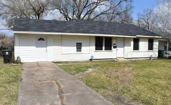 5963 Southwind St in Houston, TX - Building Photo