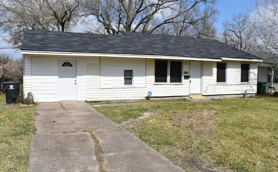 5963 Southwind St in Houston, TX - Building Photo