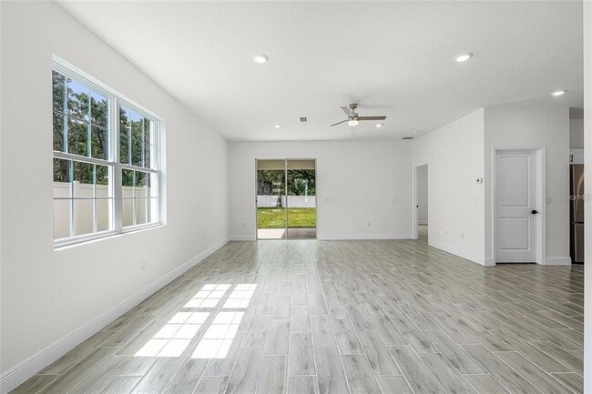 2211 Simmons Ave in Leesburg, FL - Building Photo - Building Photo