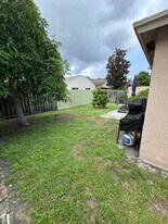 5621 Azalea Cir in West Palm Beach, FL - Building Photo