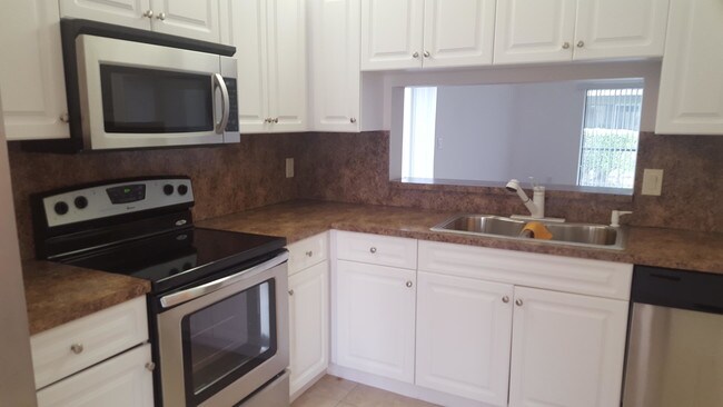 300 E Club Cir-Unit -106 in Boca Raton, FL - Building Photo - Building Photo