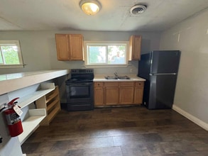 945 W 9th St, Unit 2 in Winona, MN - Foto de edificio - Building Photo
