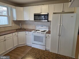 22 Florence Tollgate in Burlington, NJ - Building Photo