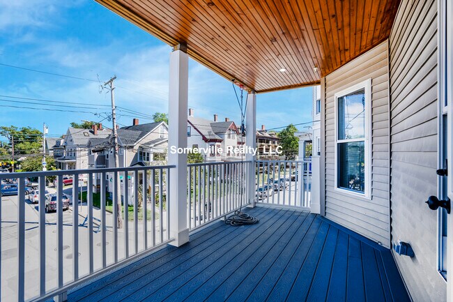 27 Linden St, Unit 3 in Somerville, MA - Foto de edificio - Building Photo