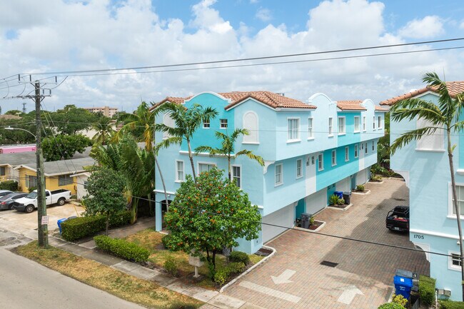 1705 Johnson St in Hollywood, FL - Building Photo - Building Photo