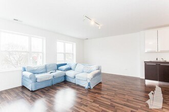 1545 W Glenlake Ave, Unit Unit 3A in Chicago, IL - Building Photo - Building Photo