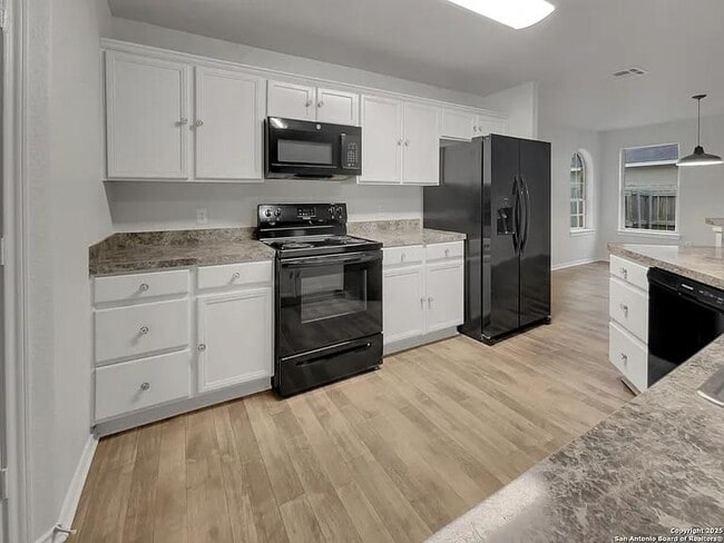 3420 Rob Roy St in Seguin, TX - Building Photo - Building Photo