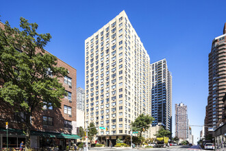 Continental East Apartments in New York, NY - Foto de edificio - Primary Photo