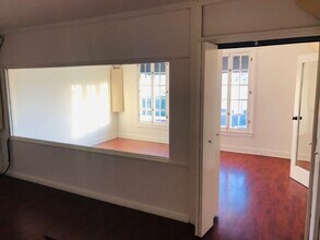 7261 1/2 Melrose Ave in Los Angeles, CA - Foto de edificio - Building Photo