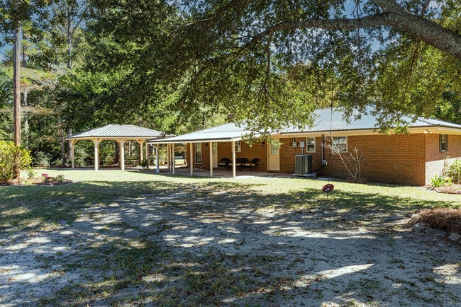 404 E First St in Springfield, GA - Building Photo - Building Photo