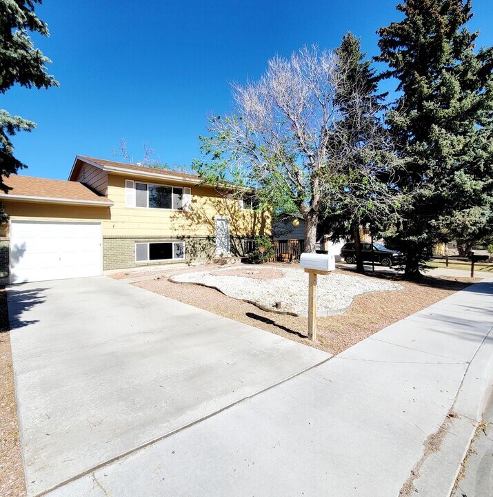 5570 Tomah Dr in Colorado Springs, CO - Building Photo