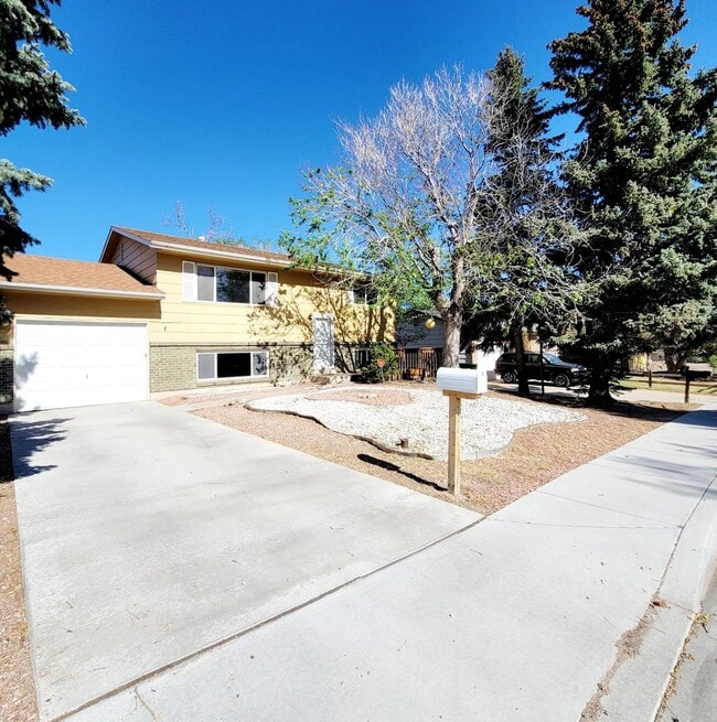 5570 Tomah Dr