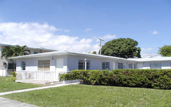 2431 SW 27th St in Miami, FL - Building Photo - Building Photo