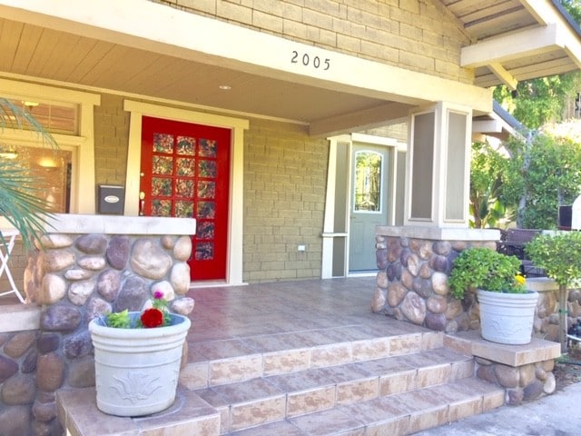 2005 Beachwood N Dr in Los Angeles, CA - Foto de edificio - Building Photo