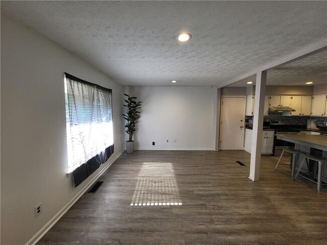 6685 Hearth Ct in Rex, GA - Foto de edificio - Building Photo