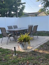 6321 Thomas St in Hollywood, FL - Foto de edificio - Building Photo
