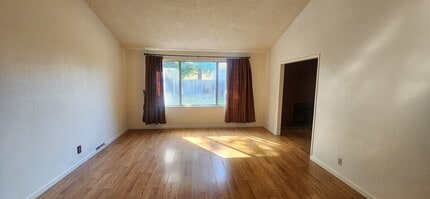 6725 Riverside Blvd in Sacramento, CA - Building Photo - Building Photo