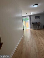 17929 Milroy Dr in Dumfries, VA - Building Photo