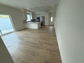 7406 Radford Ave, Unit Unit A in North Hollywood, CA - Building Photo - Building Photo