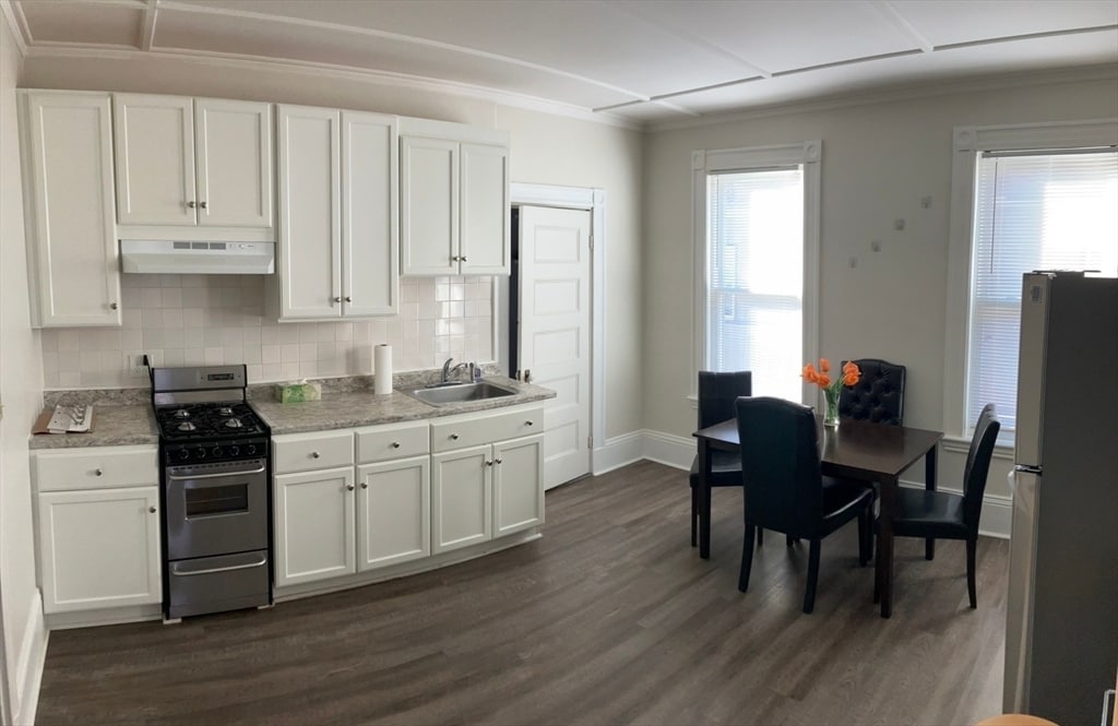 110 Grovers Ave, Unit #2R in Winthrop, MA - Building Photo