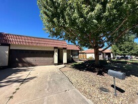 1465 S Troy St in Aurora, CO - Building Photo