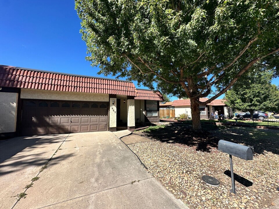 1465 S Troy St in Aurora, CO - Building Photo