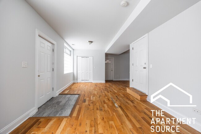 1503 N Talman Ave, Unit CH in Chicago, IL - Building Photo - Building Photo