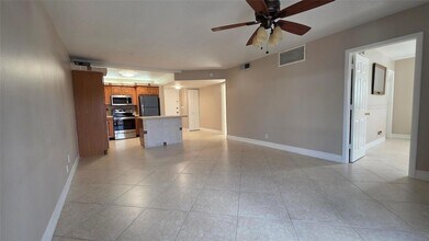 253 S Cypress Rd, Unit 225 in Pompano Beach, FL - Building Photo - Building Photo