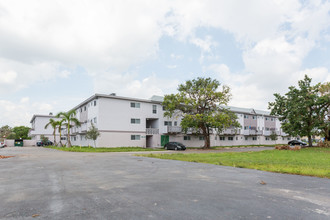 Glorieta Gardens Apartments in Opa Locka, FL - Building Photo - Building Photo