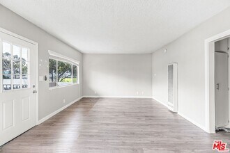 2512 Kansas Ave in Santa Monica, CA - Building Photo - Building Photo