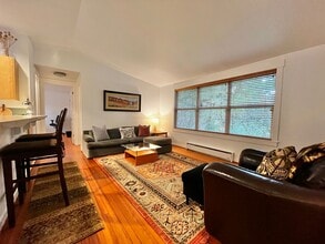 1574 Park View Dr NE in Bainbridge Island, WA - Building Photo - Building Photo