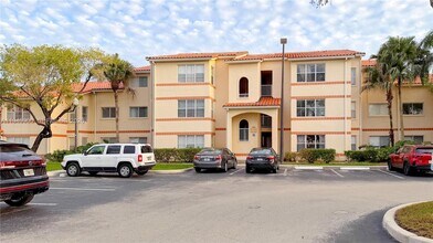 3400 Pinewalk Dr N in Margate, FL - Building Photo - Building Photo
