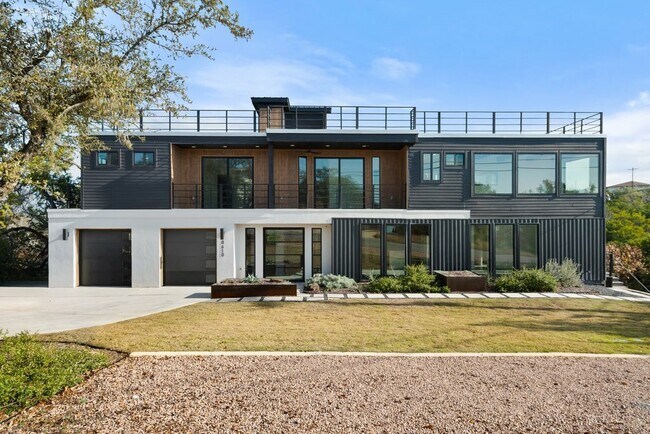 property at 8610 Grandview Dr