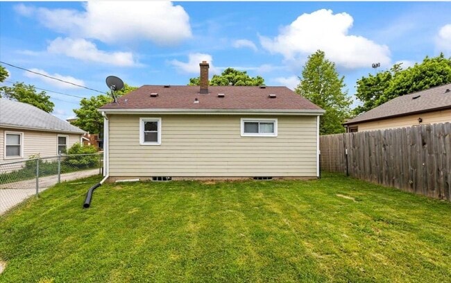 3754 E Denton Ave in St. Francis, WI - Building Photo - Building Photo