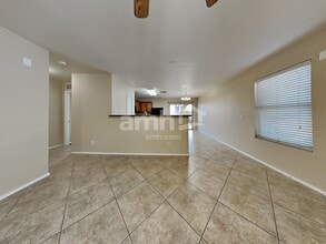 15617 W Caribbean Ln in Surprise, AZ - Foto de edificio - Building Photo