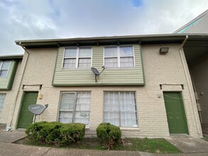 Broadway Village Apartments in Houston, TX - Building Photo - Building Photo