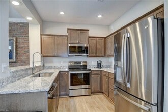 1007 Kathy Ann Wy W in Carrollton, VA - Foto de edificio - Building Photo