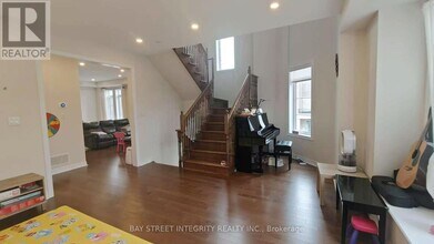 3302 Erasmum St in Oakville, ON - Building Photo - Building Photo