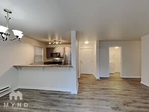 9805 Avondale Rd NE, Unit L138 in Redmond, WA - Building Photo - Building Photo