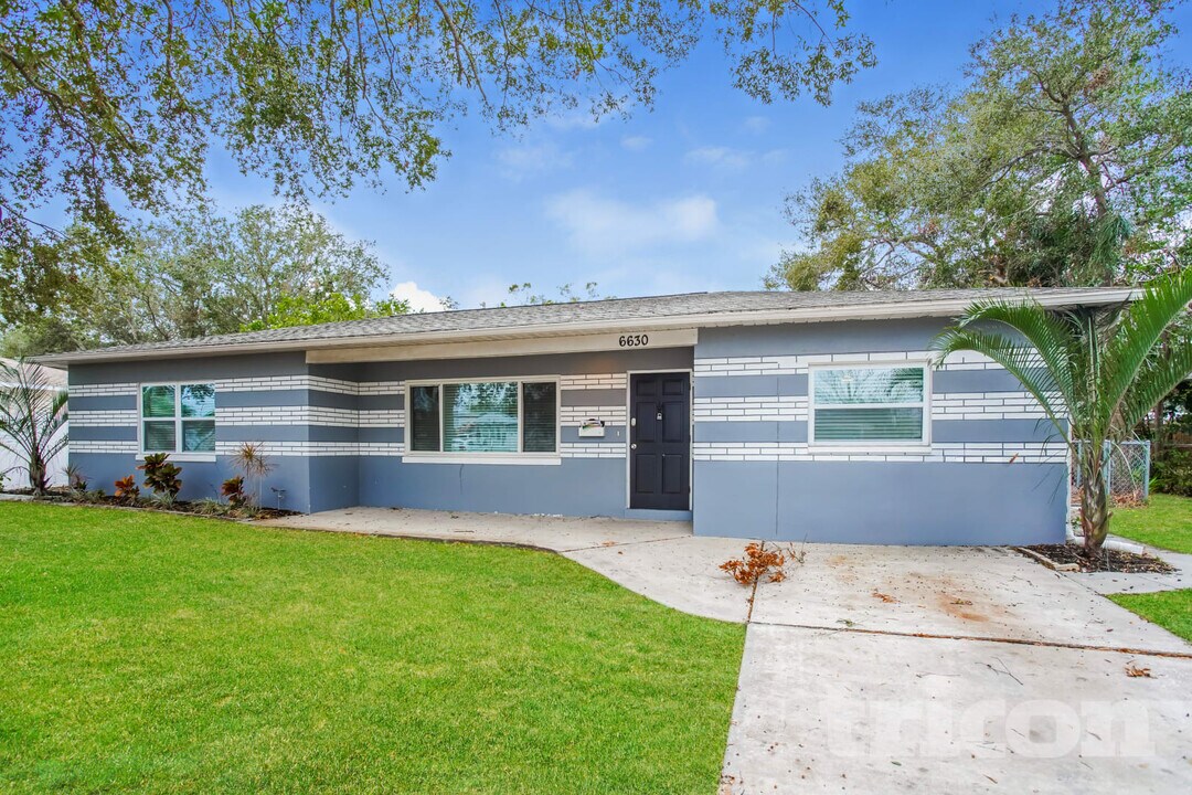 6630 17th Ln N in St. Petersburg, FL - Building Photo