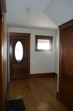 220 Hancock St, Unit 1 in Stoneham, MA - Foto de edificio - Building Photo