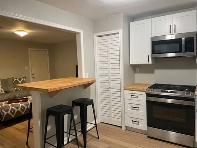 421 Perkins Ave in League City, TX - Foto de edificio - Building Photo