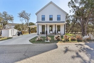 25 Woodacre Dr in Wimberley, TX - Building Photo