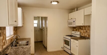 7064 Tamarisk Ave in Yucca Valley, CA - Building Photo - Building Photo