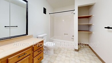 201 E Arbor Ave in Bismarck, ND - Building Photo - Building Photo