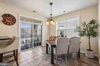 43610 Hampshire Crossing Square in Leesburg, VA - Building Photo - Building Photo