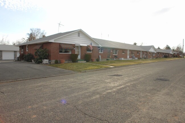 211-227 N 38th Ave in Yakima, WA - Foto de edificio - Building Photo