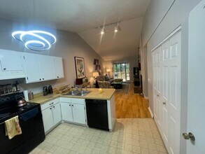 907 W Chatham St in Cary, NC - Building Photo - Building Photo