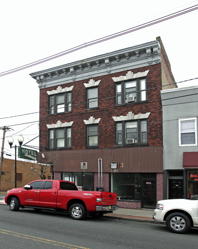 377 Smith St in Perth Amboy, NJ - Foto de edificio - Building Photo